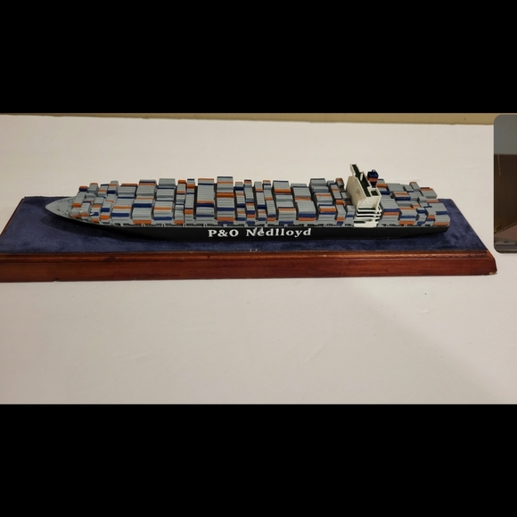 P&O Nedlloyd Explorer Class Container Ship 1/1250 Model. As is. $100